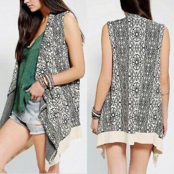 UO Ecote Longline Drape Knit Vest - Picture 1 of 8